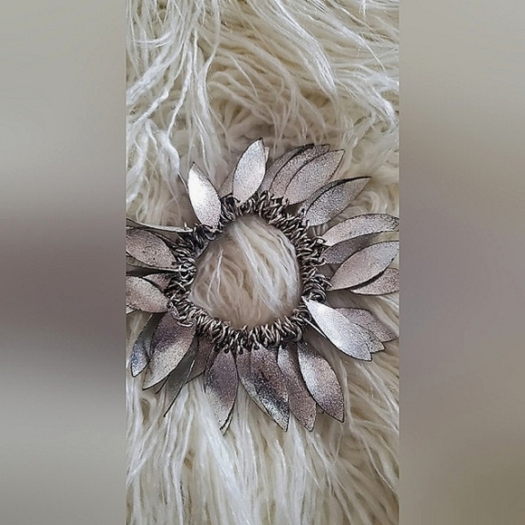 Women Stylish Creative Bracelet Charm Leaf Tassels. 🌴 - Picture 3 of 6